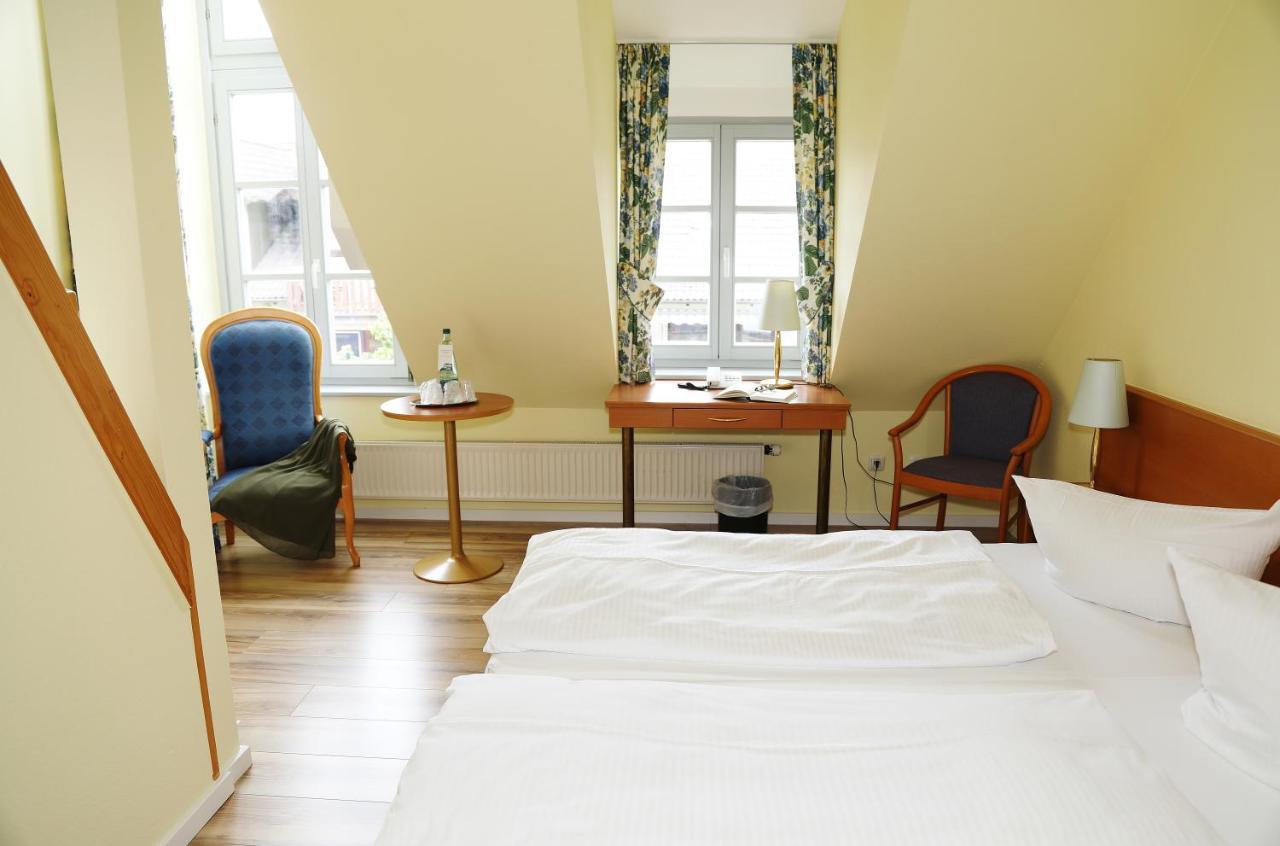 Hotel Goldener Adler Garni Hallstadt Exteriör bild