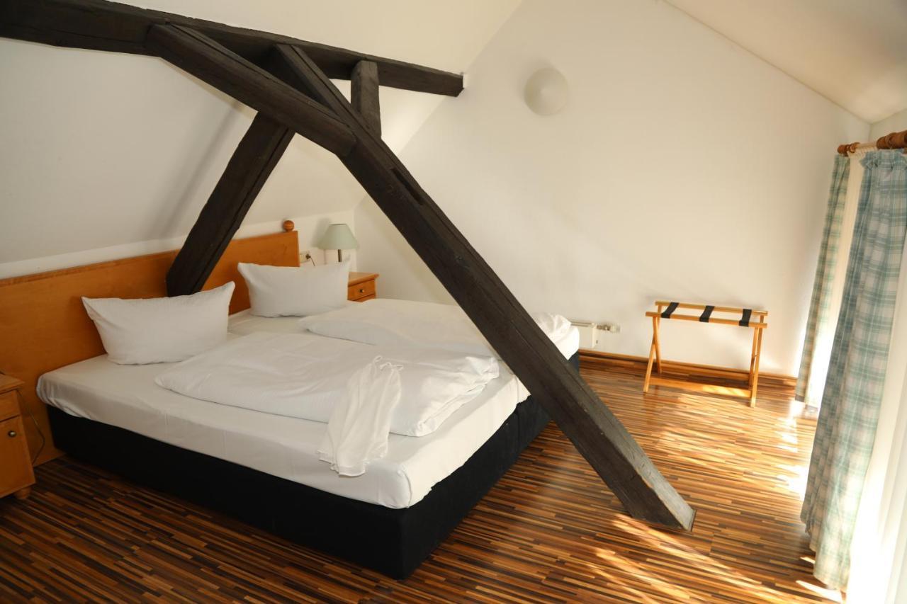 Hotel Goldener Adler Garni Hallstadt Exteriör bild