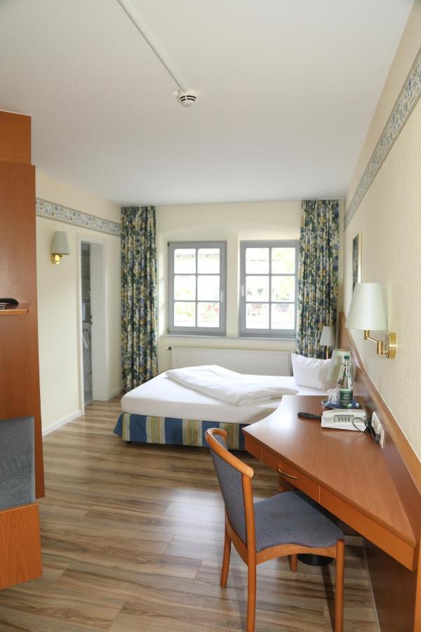 Hotel Goldener Adler Garni Hallstadt Exteriör bild