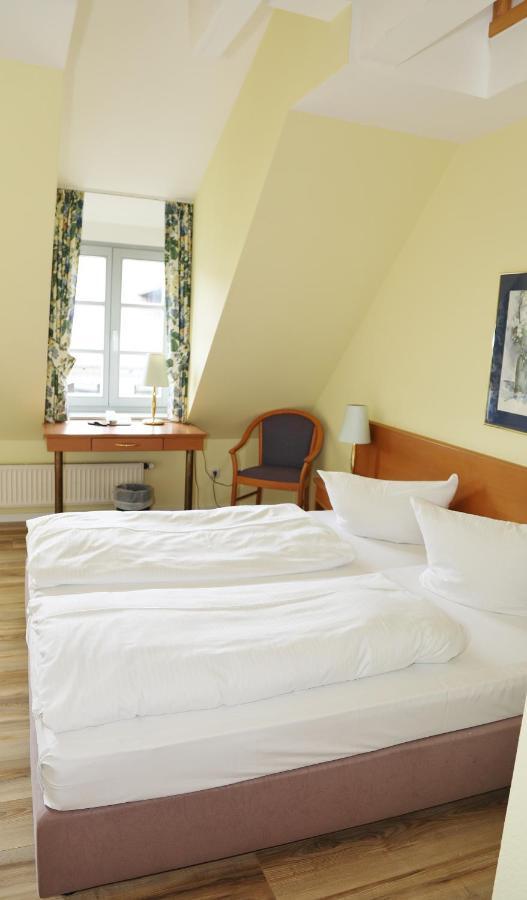 Hotel Goldener Adler Garni Hallstadt Exteriör bild