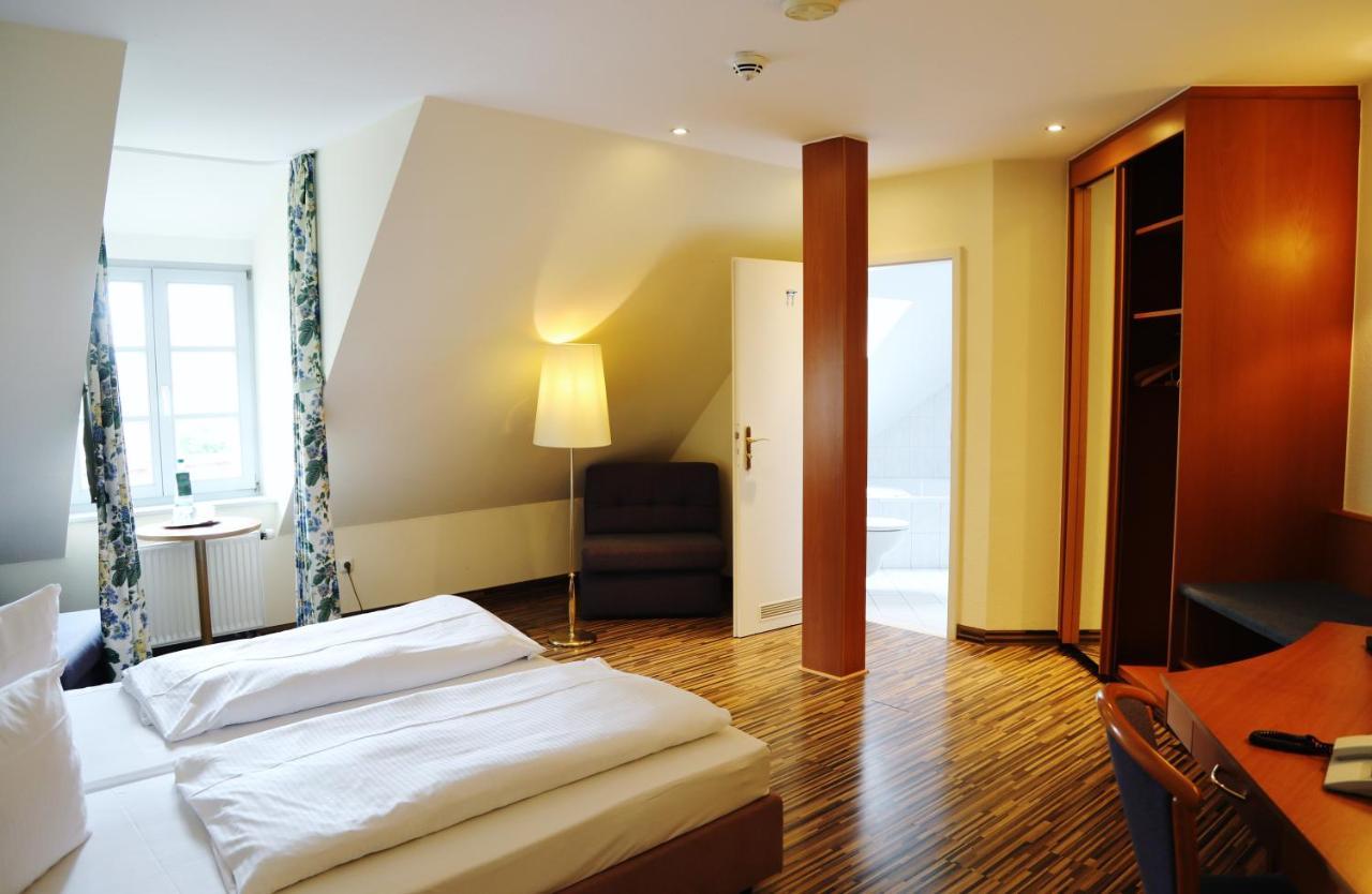 Hotel Goldener Adler Garni Hallstadt Exteriör bild