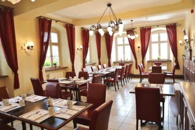 Hotel Goldener Adler Garni Hallstadt Exteriör bild