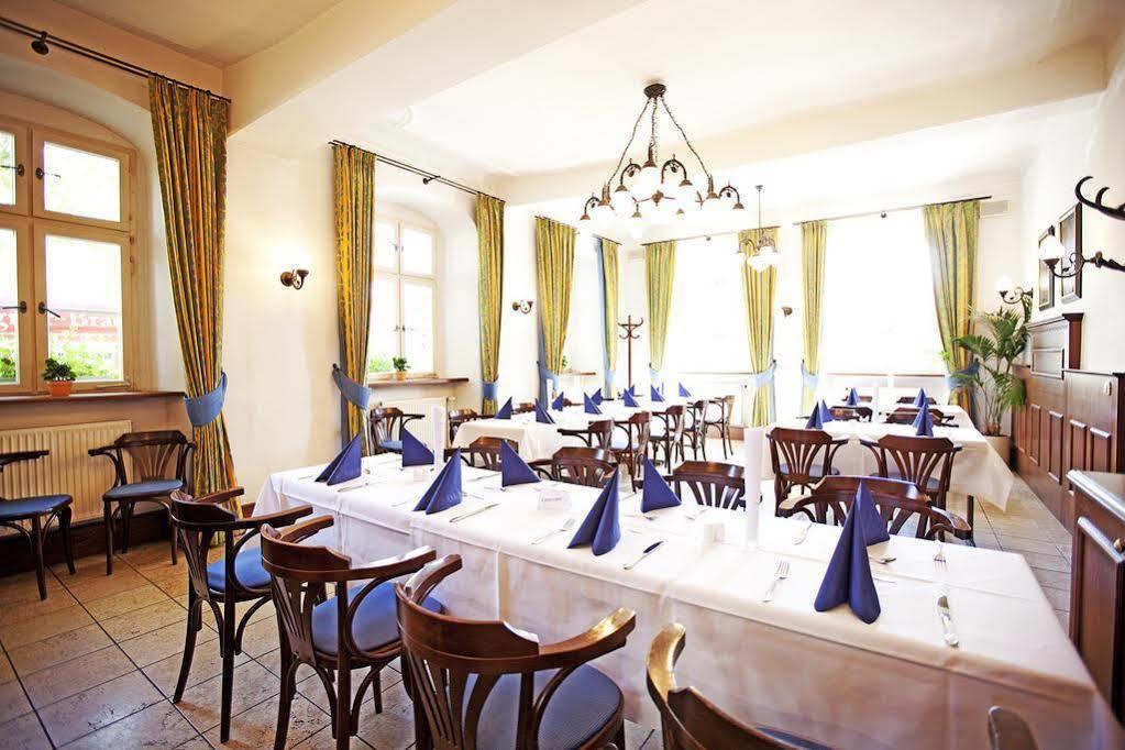 Hotel Goldener Adler Garni Hallstadt Exteriör bild